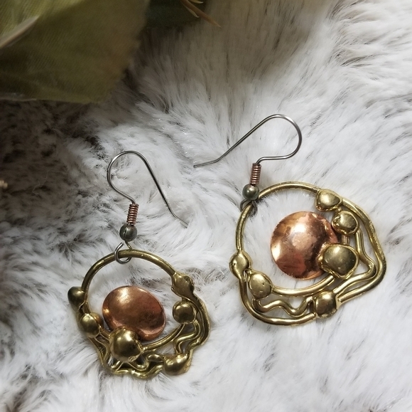 Vintage Metal Artisan Circle Wave Earrings Copper and Gold Tones - Picture 2 of 7